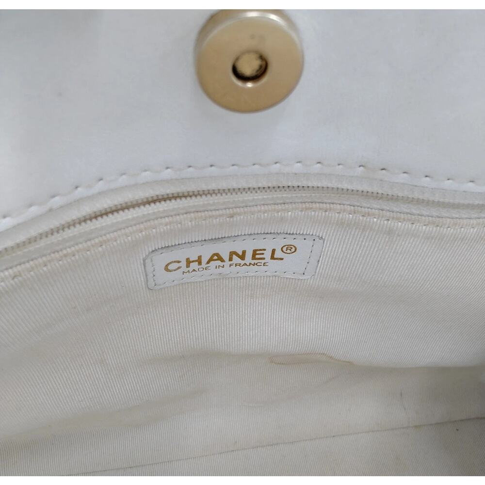 Chanel 1861 White & Navy Blue Diamond Stitch Shoulder Tote - Picture 14 of 16